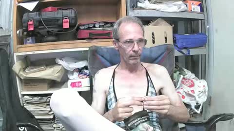 04oldskool online show from December 22, 2024, 11:41 pm