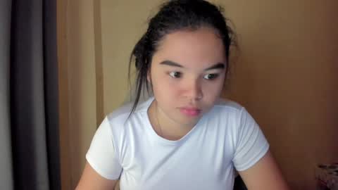Snapshot of 0wwlo0k chatting on May 27, 2026, 6:32 am 0wwlo0k online show from May 27, 2026, 6:32 am