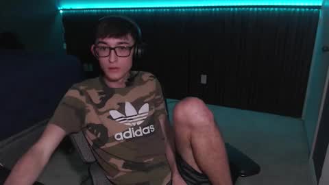 19yrboyhot online show from October 21, 2025, 12:33 am