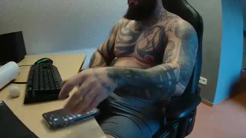 19andre90 online show from December 4, 2025, 11:52 am