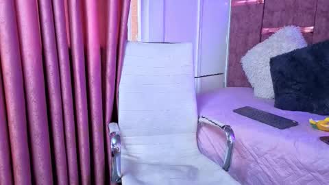 anya online show from November 13, 2025, 7:57 pm