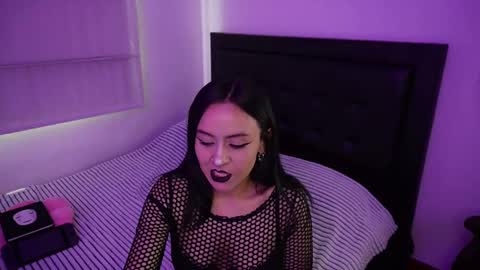 1hannamontana online show from September 19, 2025, 4:40 pm