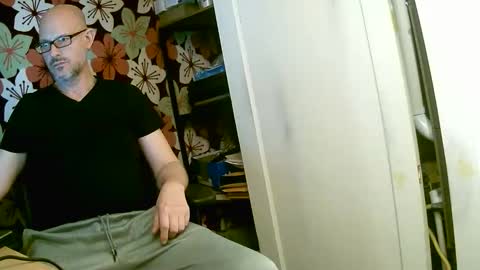 Snapshot of 1hotbaldguy chatting on February 17, 2026, 6:54 am 1hotbaldguy online show from February 17, 2026, 6:54 am