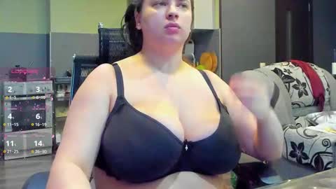 1LINDSEY1 online show from October 7, 2025, 7:44 pm