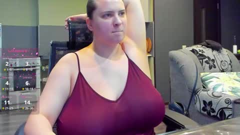 1LINDSEY1 online show from November 12, 2025, 5:57 pm