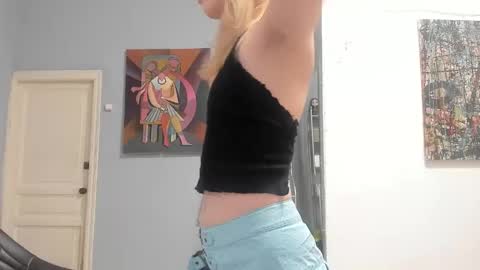 1lovepizza online show from November 11, 2025, 7:36 pm