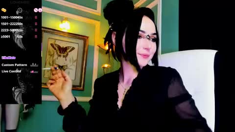 Moona  online show from March 5, 2025, 3:51 pm