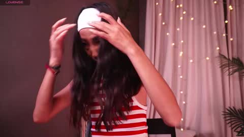 Rei online show from November 14, 2025, 3:33 pm