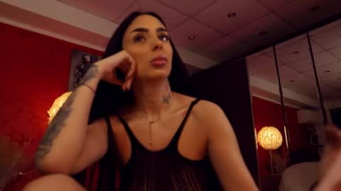 1vyanne online show from March 29, 2026, 4:23 am