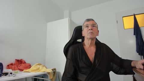 Henk online show from November 16, 2025, 4:34 pm