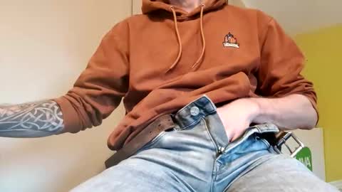 Snapshot of 22_acacia_avenue chatting on February 14, 2026, 9:39 am 22_acacia_avenue online show from February 14, 2026, 9:39 am