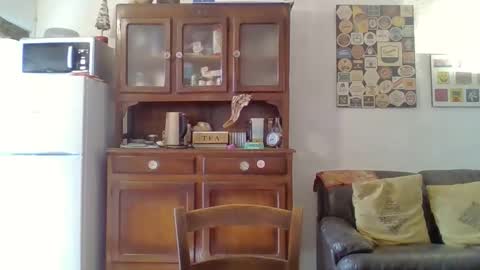 22esserre online show from November 6, 2025, 12:06 pm