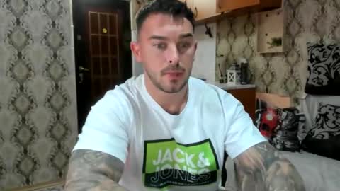 2sexymuscles online show from October 17, 2025, 7:38 pm