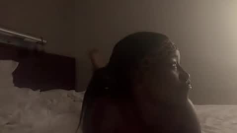 GamerBaddieLux online show from November 12, 2025, 7:42 am