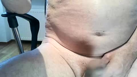 35cam online show from October 29, 2025, 9:33 am