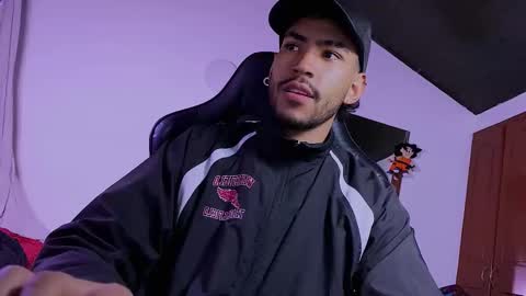 Snapshot of 3v1l_ chatting on February 2, 2026, 11:47 pm E V I L online show from February 2, 2026, 11:47 pm