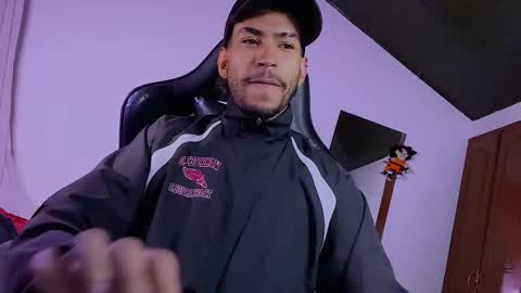 Snapshot of 3v1l_ chatting on February 3, 2026, 2:53 am E V I L online show from February 3, 2026, 2:53 am