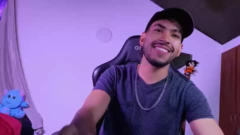 Snapshot of 3v1l_ chatting on February 4, 2026, 12:05 am E V I L online show from February 4, 2026, 12:05 am