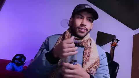 Snapshot of 3v1l_ chatting on February 18, 2026, 11:22 pm E V I L online show from February 18, 2026, 11:22 pm