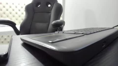 3X NAXAA online show from November 9, 2025, 12:47 pm