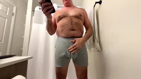 Snapshot of 50plusbeachbum chatting on January 27, 2025, 3:37 am 50plusbeachbumm online show from January 27, 2025, 3:37 am