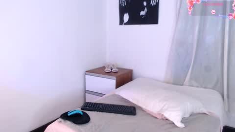 Mia online show from September 23, 2025, 3:26 pm