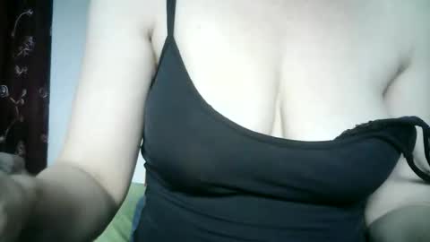 Lilu online show from November 19, 2025, 10:48 am