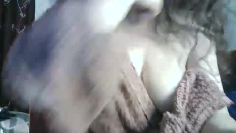 Snapshot of 77lilu chatting on April 19, 2026, 9:28 pm Lilu online show from April 19, 2026, 9:28 pm