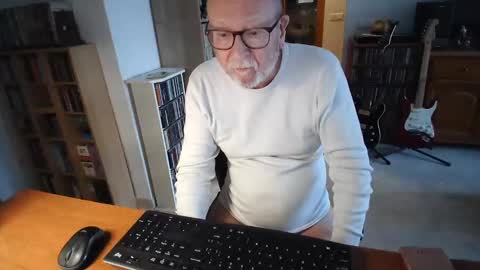  Papi  online show from March 2, 2025, 5:25 pm