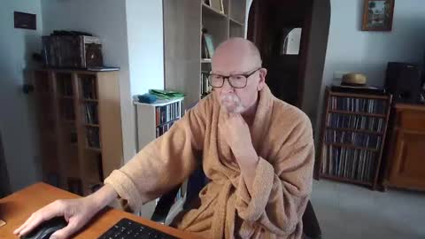  Papi  online show from April 7, 2026, 9:43 am