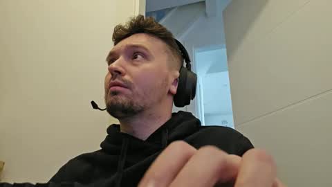 8inchdude93 online show from September 16, 2025, 9:43 am