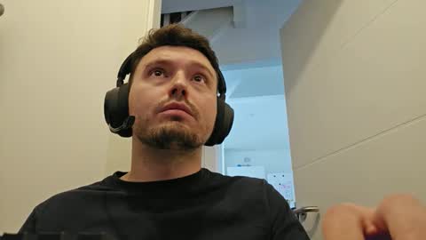 8inchdude93 online show from September 25, 2025, 10:08 am