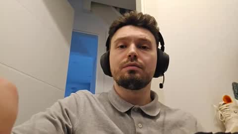 8inchdude93 online show from April 4, 2026, 3:20 pm