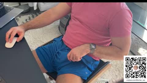 Snapshot of 8inchernyc chatting on December 3, 2025, 4:05 pm 8incher NYC online show from December 3, 2025, 4:05 pm