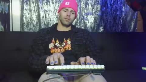 Snapshot of 8inspyder chatting on October 27, 2025, 12:47 am EvelDicknievel1 online show from October 27, 2025, 12:47 am