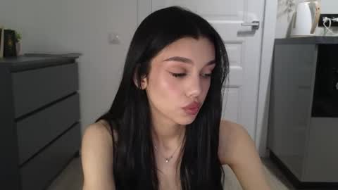 Snapshot of 9west chatting on June 25, 2026, 1:15 pm KARINA online show from June 25, 2026, 1:15 pm