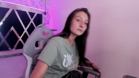 Snapshot of _alaia_collway_ chatting on February 3, 2025, 11:42 am Alaia online show from February 3, 2025, 11:42 am