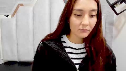Snapshot of _alaia_collway_ chatting on February 17, 2025, 6:04 pm Alaia online show from February 17, 2025, 6:04 pm