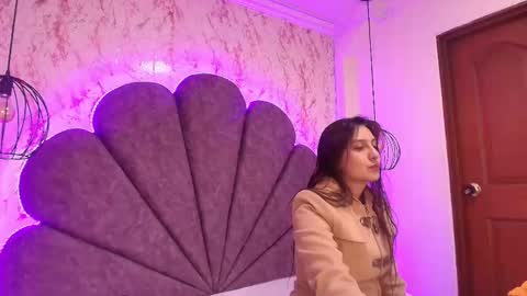Snapshot of _alaia_collway_ chatting on September 20, 2025, 11:55 am Alaia online show from September 20, 2025, 11:55 am