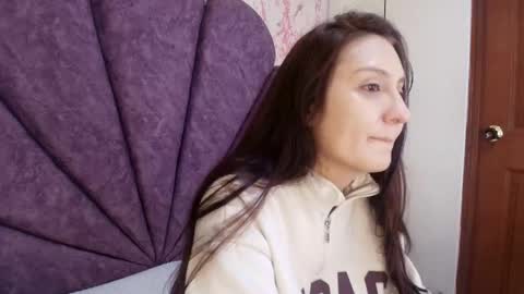 Snapshot of _alaia_collway_ chatting on October 15, 2025, 12:05 pm Alaia online show from October 15, 2025, 12:05 pm