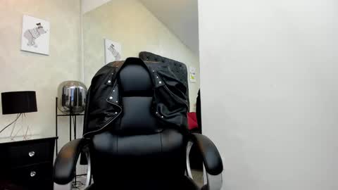 Snapshot of _alana_johnson chatting on May 22, 2026, 12:33 pm _alana_johnson online show from May 22, 2026, 12:33 pm