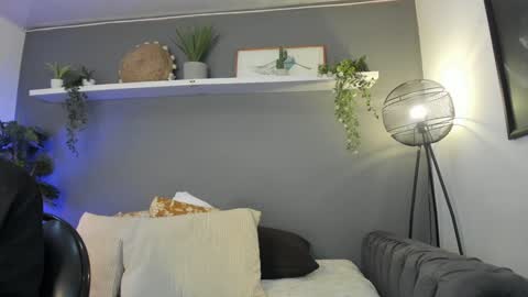  Alice  online show from February 7, 2025, 8:10 pm