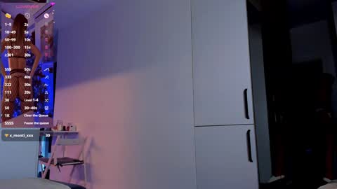 Mia online show from December 18, 2024, 1:02 pm