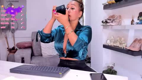 Snapshot of _ana_bolena__ chatting on November 21, 2025, 3:22 pm Ana Bolena online show from November 21, 2025, 3:22 pm