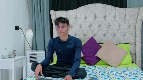 Snapshot of _andrew_williams chatting on December 1, 2024, 6:52 pm Andres online show from December 1, 2024, 6:52 pm