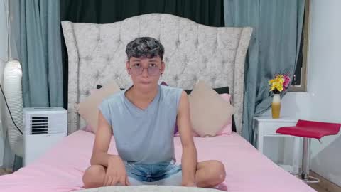 Snapshot of _andrew_williams chatting on December 14, 2024, 7:03 pm Andres online show from December 14, 2024, 7:03 pm