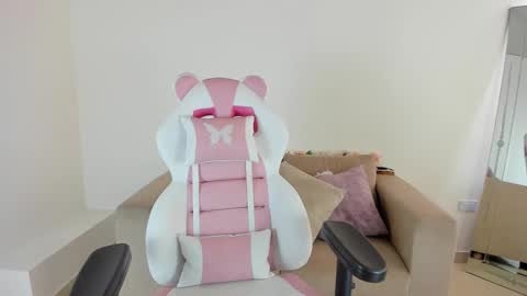    online show from February 17, 2025, 4:04 pm