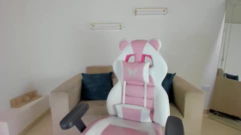    online show from September 12, 2025, 12:16 pm