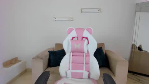    online show from January 14, 2026, 12:33 pm