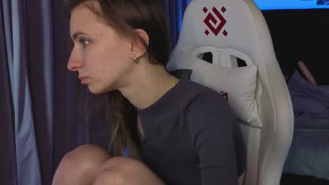 _ash_leyy_ online show from March 16, 2026, 5:44 am